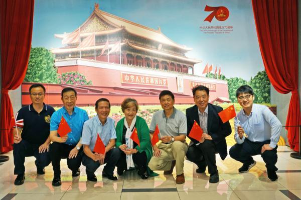 “我爱北京天安门”展开幕:一位位普通市民70年的生活印记
