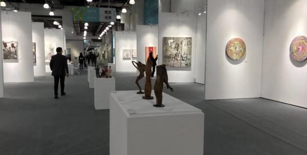 举办5届的青年艺博会"重新定义",集结逾四百位艺术家作品
