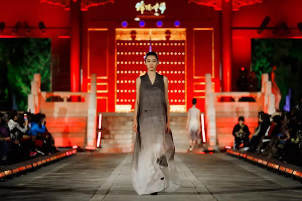 纤墨窈然——李薇服装秀