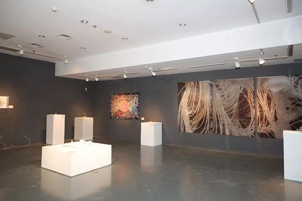 “薪技艺”国际青年工艺美术作品展亮相清华