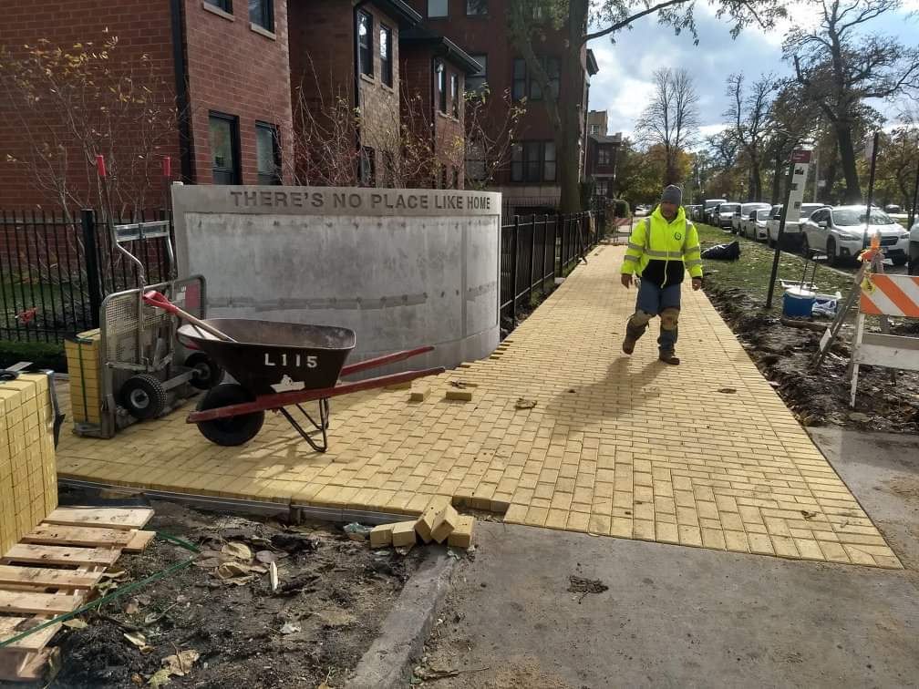 A Yellow Brick Road is Paved in Chicago to Mark Former Home of 『Wizard of Oz』 Author L. Frank Baum