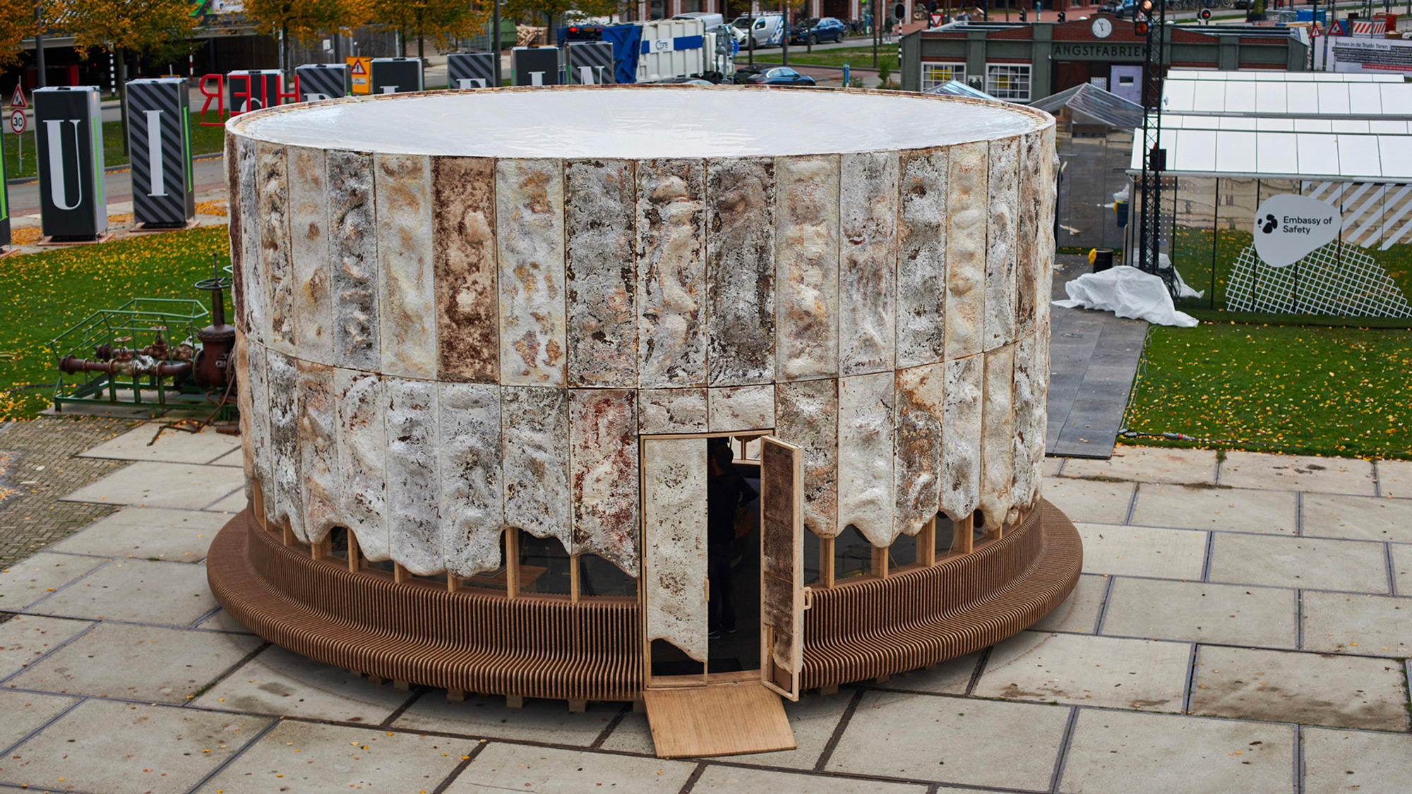 Mushrooms, Cattail Reeds, and Agricultural Waste are Reimagined to Construct “The Growing Pavilion”