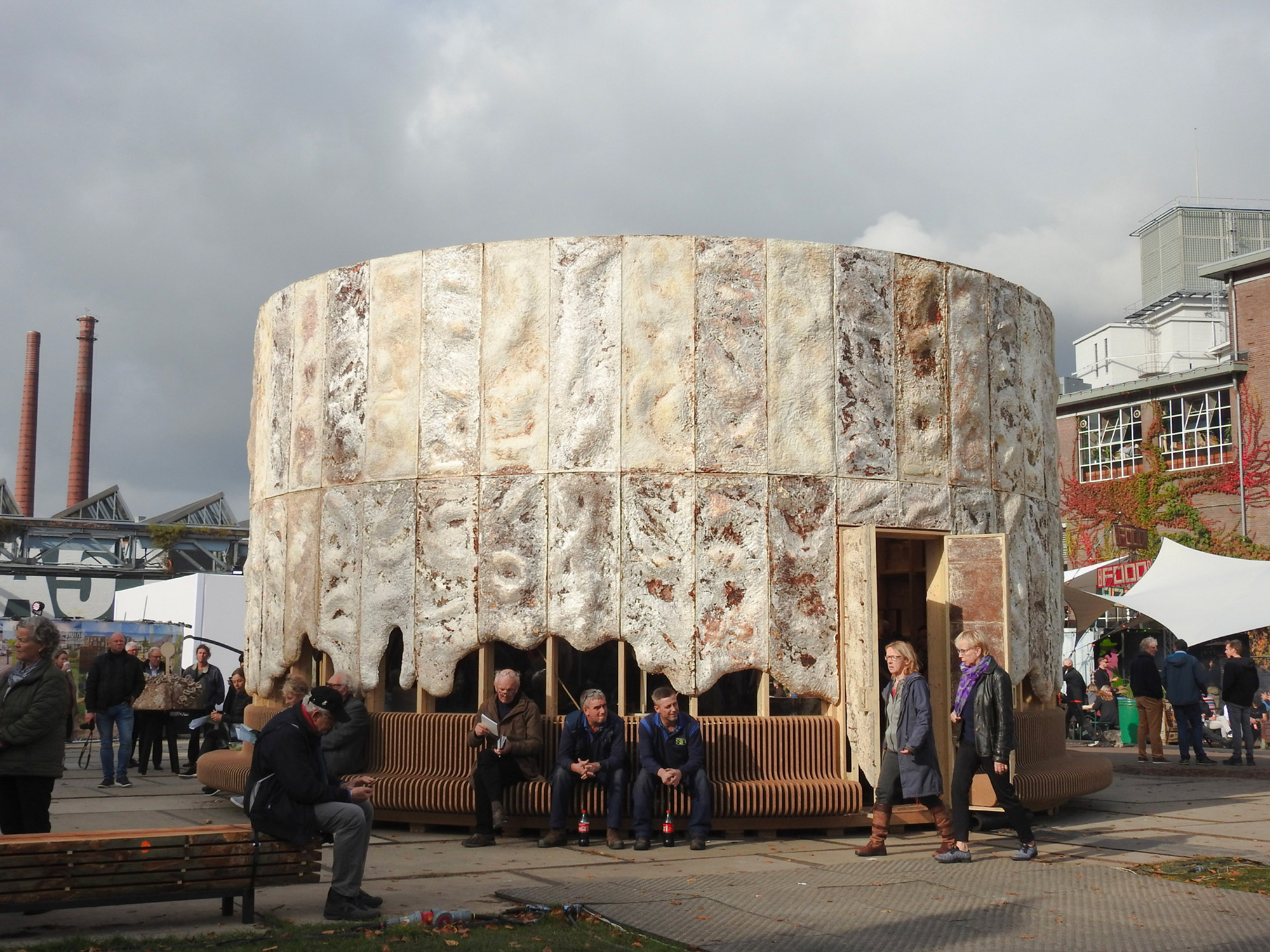 Mushrooms, Cattail Reeds, and Agricultural Waste are Reimagined to Construct “The Growing Pavilion”