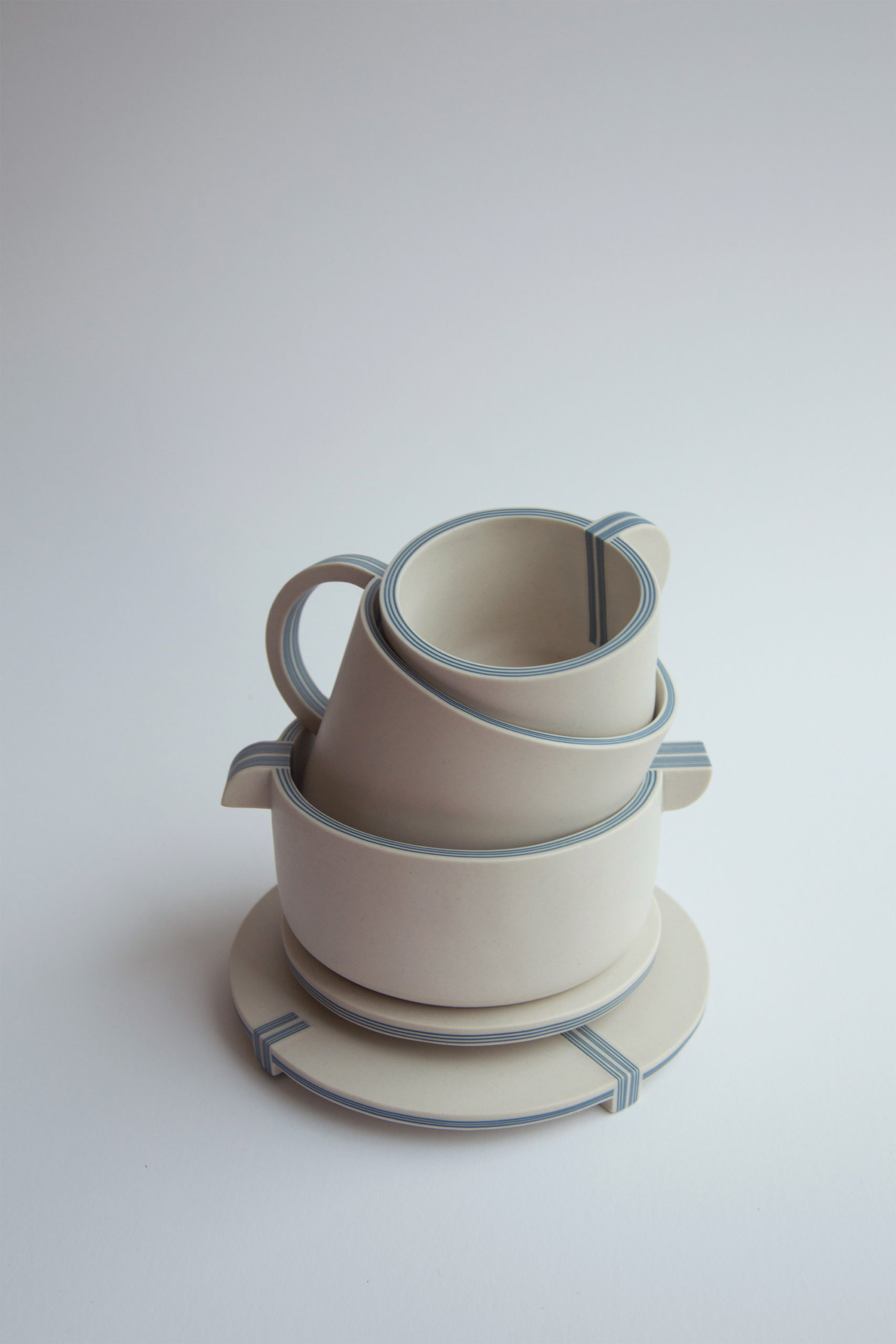 Up To 29 Porcelain Layers Molded into Elegant Tableware by Yuting Chang