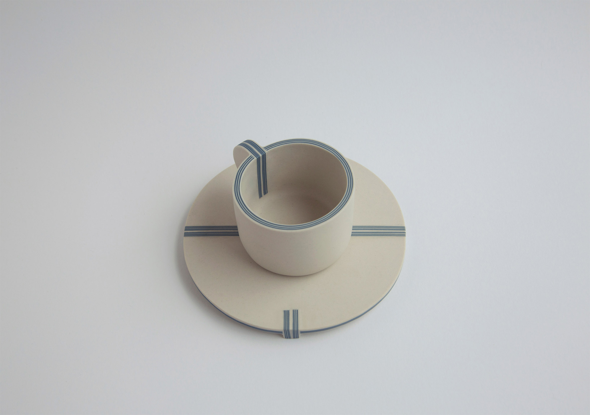 Up To 29 Porcelain Layers Molded into Elegant Tableware by Yuting Chang