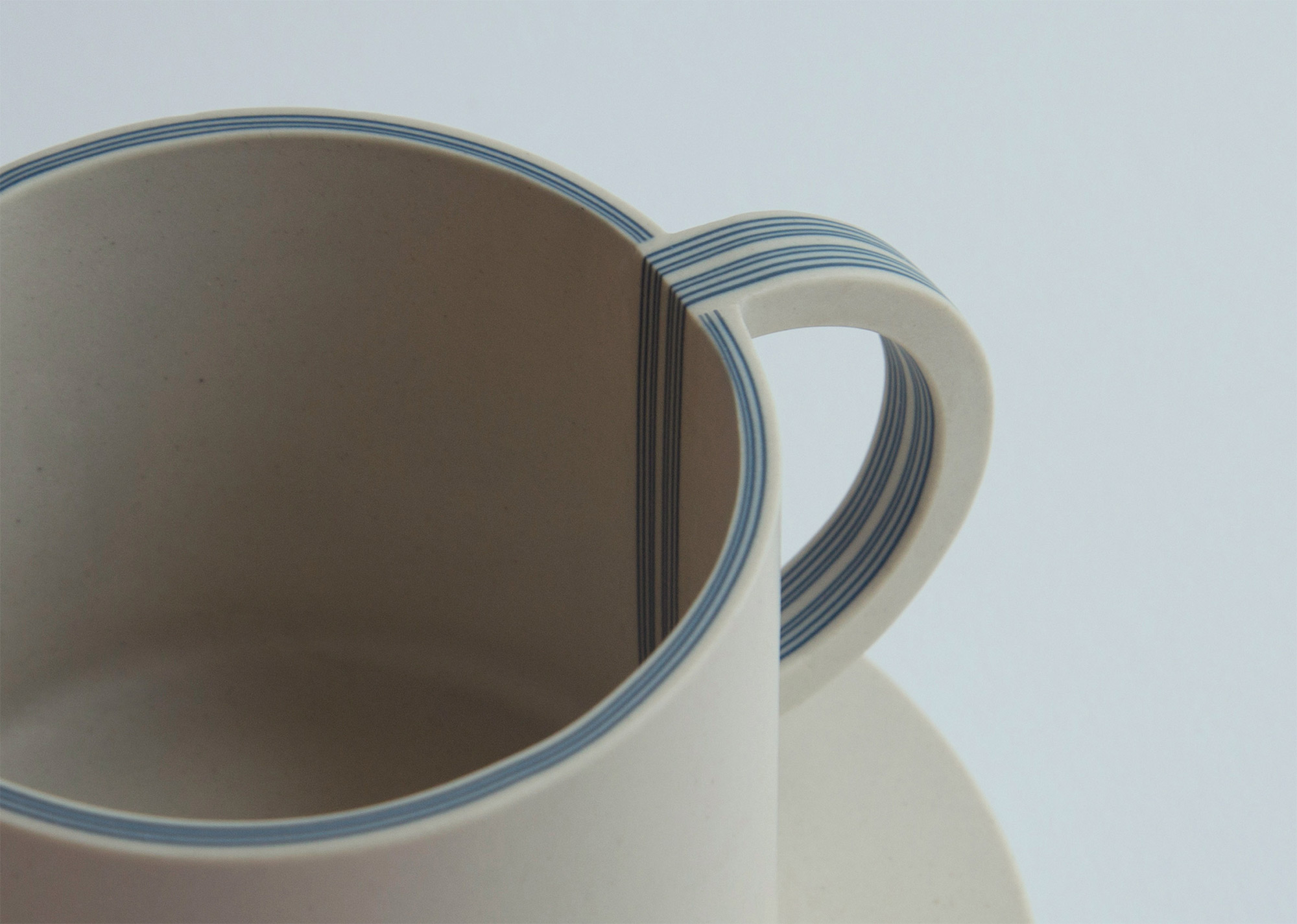 Up To 29 Porcelain Layers Molded into Elegant Tableware by Yuting Chang