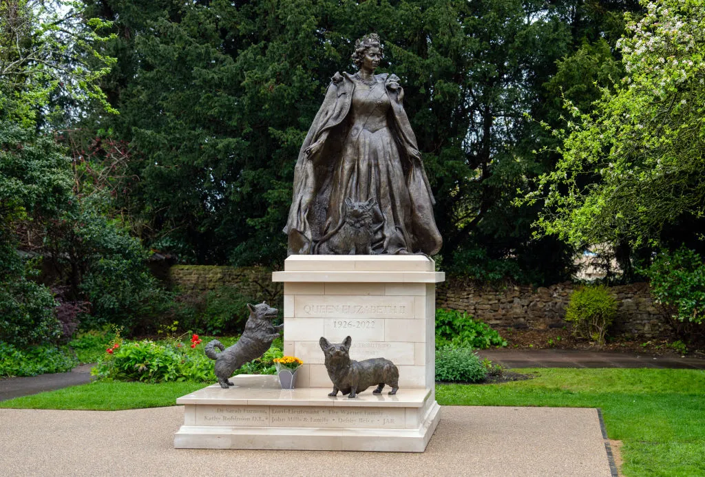 Statue of Queen Elizabeth II in Oakham, England, 2024.